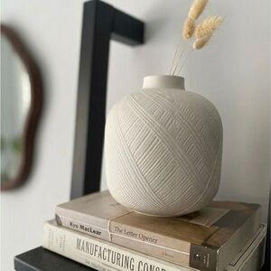 Textured Off-White Ceramic Vase with Subtle Yarn Pattern